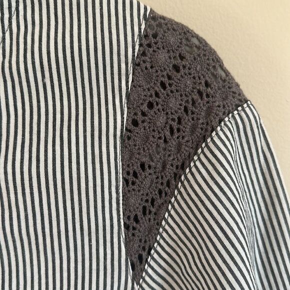 Free People Top Womens 4 Striped Crochet Lace Tie Neck Bell Sleeve Gray Boho - Picture 3 of 7